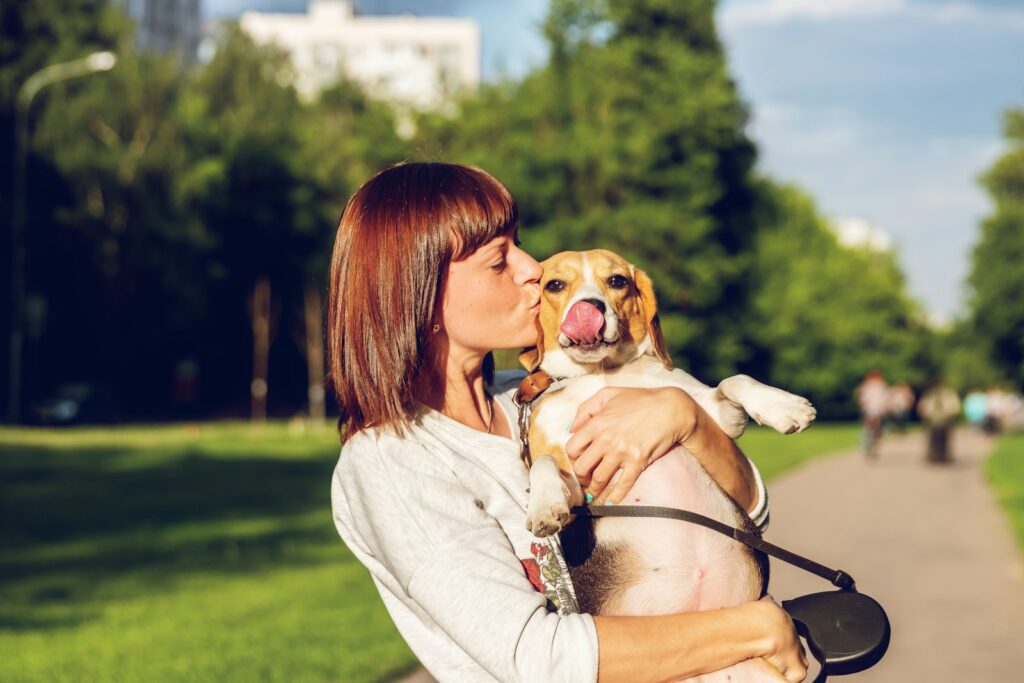 is het ongezond om je hond kusjes te geven